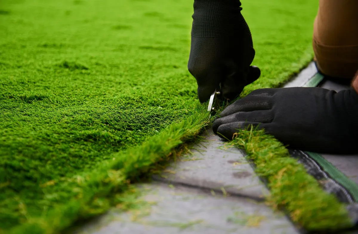 Well-kept artificial turf yard in Vaughan next to garden beds