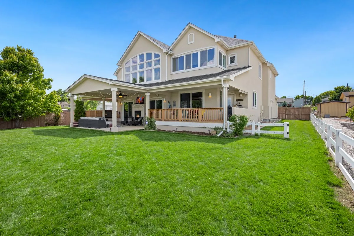 Compact Vaughan townhouse yard finished with artificial grass